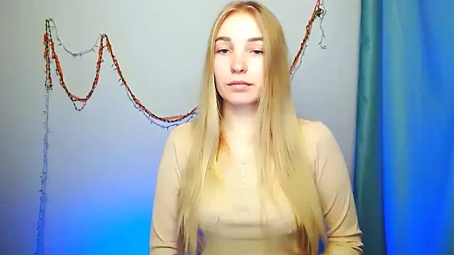 Snapshot of Queen_ofLove chatting on December 21, 2025, 2:46 pm Queen ofLove online show from December 21, 2025, 2:46 pm