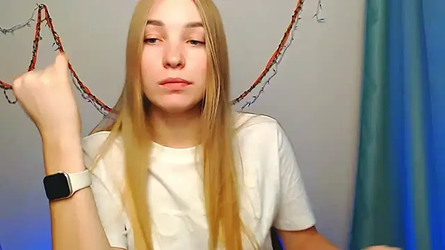 Snapshot of Queen_ofLove chatting on January 8, 2026, 7:38 pm Queen ofLove online show from January 8, 2026, 7:38 pm