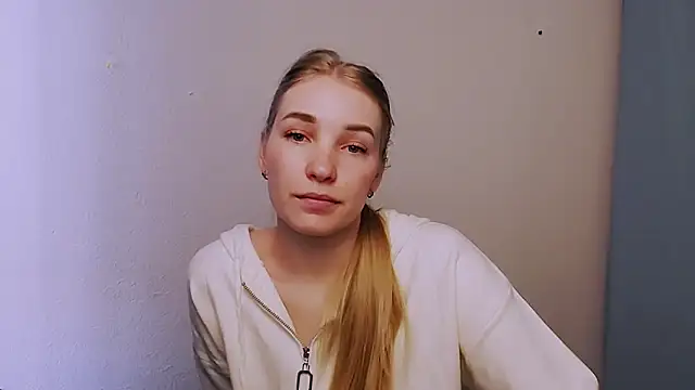 Snapshot of Queen_ofLove chatting on March 4, 2026, 11:38 am Queen ofLove online show from March 4, 2026, 11:38 am