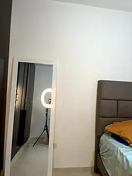 sophiee evanss  online show from November 19, 2025, 1:11 pm