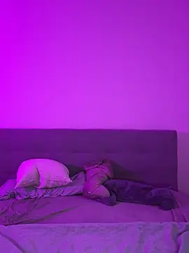 lunawolf21 online show from December 27, 2024, 7:18 am