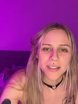 lunawolf21 online show from January 18, 2025, 6:21 pm