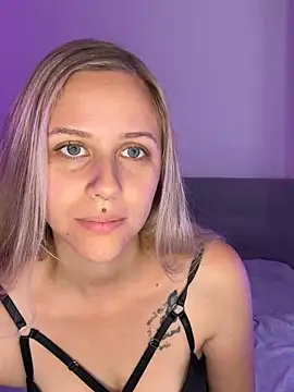 lunawolf21 online show from September 18, 2025, 6:26 am