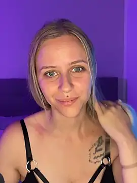 lunawolf21 online show from October 7, 2025, 6:21 am