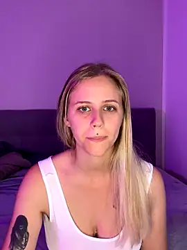 lunawolf21 online show from October 13, 2025, 6:24 am