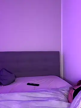 lunawolf21 online show from November 15, 2025, 6:26 pm