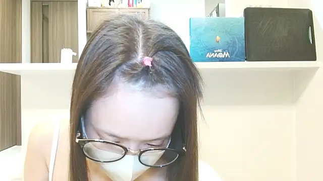  hina chan  online show from November 12, 2025, 2:06 pm