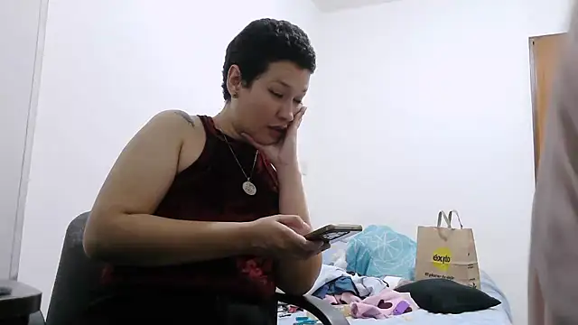 luxandracon23 online show from February 7, 2026, 12:47 am