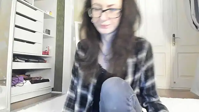 Baby Jewel online show from December 6, 2024, 9:32 am