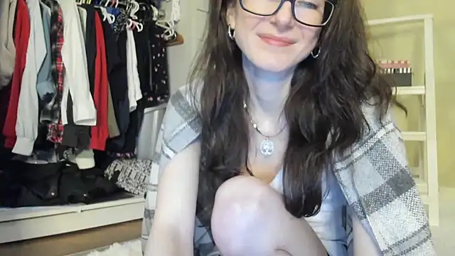 Baby Jewel online show from December 10, 2024, 12:38 pm