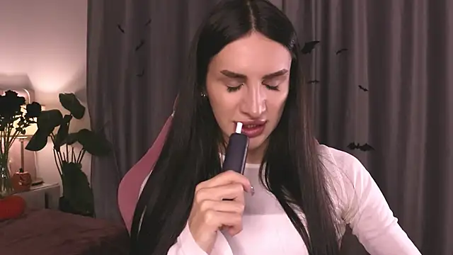 Kim Oberlin  online show from October 31, 2025, 11:22 am