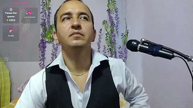 yazforeSolo online show from September 17, 2025, 2:41 pm