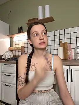 Sweet Evva online show from December 4, 2025, 6:38 pm