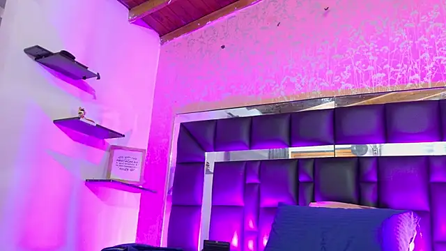 Sofia martiin online show from October 21, 2025, 3:07 am