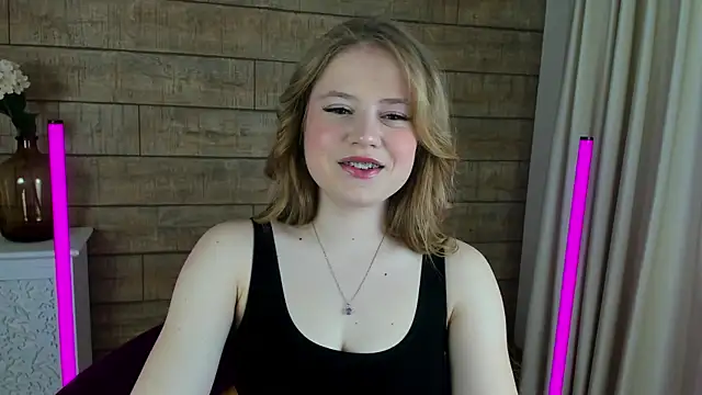 SelinSwarovski online show from March 14, 2025, 4:30 pm