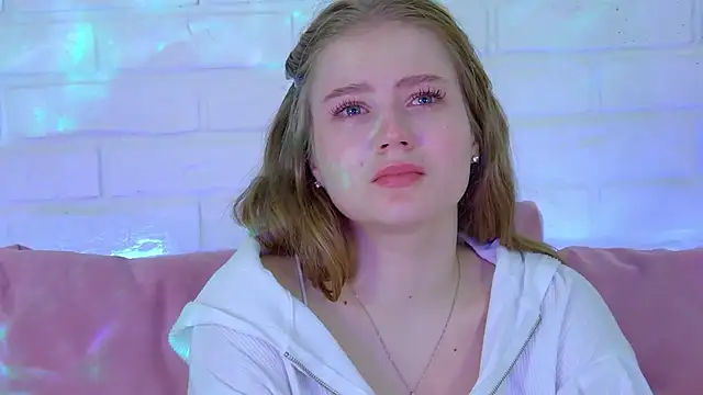 SelinSwarovski online show from October 12, 2025, 4:11 am