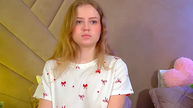 SelinSwarovski online show from December 14, 2025, 4:34 pm