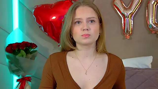 SelinSwarovski online show from February 15, 2026, 4:36 pm