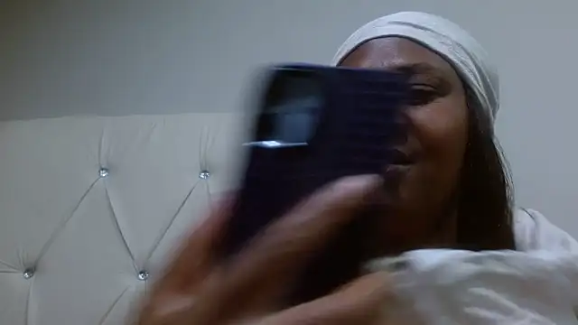 AuntyBigMadam87 online show from May 25, 2026, 6:36 pm