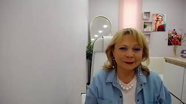 Snapshot of Milla_Cutie18 chatting on April 10, 2026, 5:01 am Milla Cutie18 online show from April 10, 2026, 5:01 am