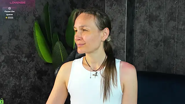 Lillian White online show from June 13, 2026, 12:52 am