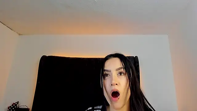 NataGarcia online show from October 23, 2025, 3:22 pm