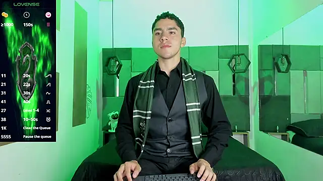 LiamNovak online show from December 4, 2025, 12:03 pm