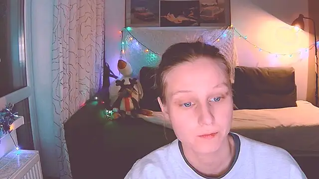 KatiKate online show from December 23, 2024, 4:28 pm