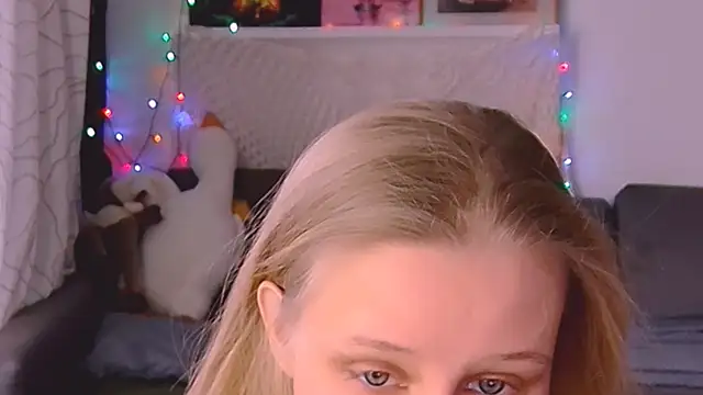 KatiKate online show from March 4, 2025, 2:10 pm