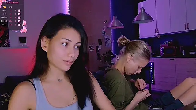 KatiKate online show from October 13, 2025, 5:13 pm