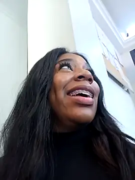 KloheCurvy online show from December 22, 2024, 1:33 pm