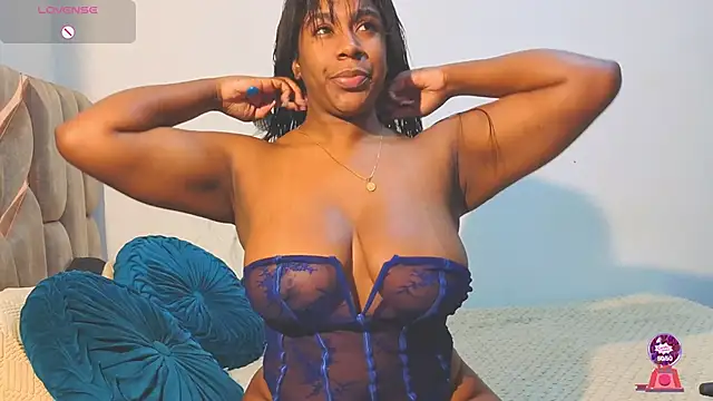 KloheCurvy online show from November 5, 2025, 12:16 pm