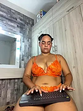 Violetrousse online show from December 16, 2025, 7:41 pm