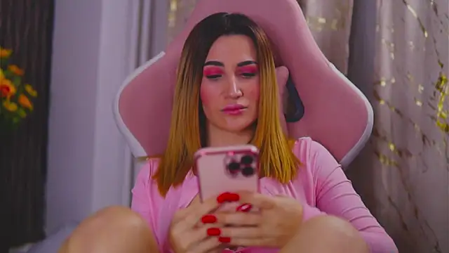 KimSkyex online show from February 13, 2025, 5:54 pm