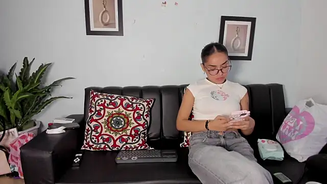 Snapshot of Mia_petite01 chatting on January 11, 2026, 10:26 pm Mia petite01 online show from January 11, 2026, 10:26 pm