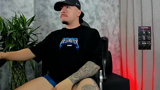 boyc022  online show from December 21, 2025, 11:45 pm