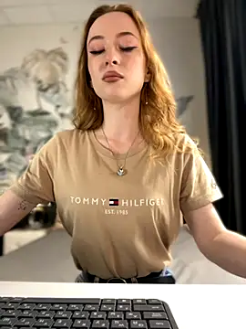  AngelMoon  online show from September 16, 2025, 4:02 am