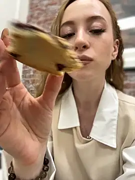  AngelMoon  online show from October 3, 2025, 3:47 am