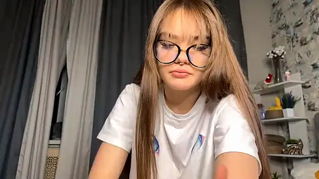 Snapshot of BlissDodd chatting on October 1, 2025, 6:47 pm BlissDodd online show from October 1, 2025, 6:47 pm