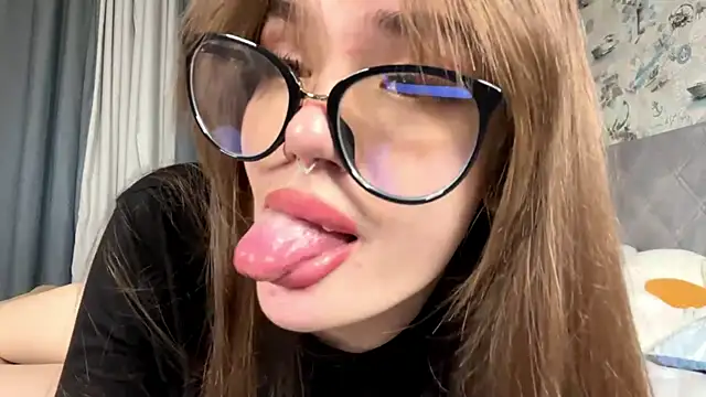 Snapshot of BlissDodd chatting on October 13, 2025, 6:41 pm BlissDodd online show from October 13, 2025, 6:41 pm