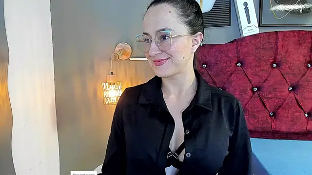 Snapshot of angela_nix chatting on June 4, 2026, 3:29 pm angela nix online show from June 4, 2026, 3:29 pm