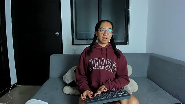 Snapshot of NAHOMI_MILLER chatting on November 28, 2025, 11:40 pm NAHOMI MILLER online show from November 28, 2025, 11:40 pm