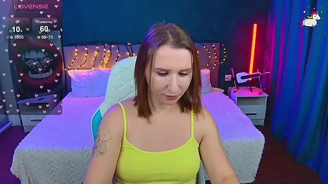 Snapshot of AliceBYKiss chatting on December 5, 2025, 1:25 am AliceBYKiss online show from December 5, 2025, 1:25 am