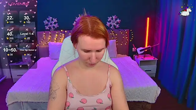 Snapshot of AliceBYKiss chatting on January 6, 2026, 6:55 pm AliceBYKiss online show from January 6, 2026, 6:55 pm