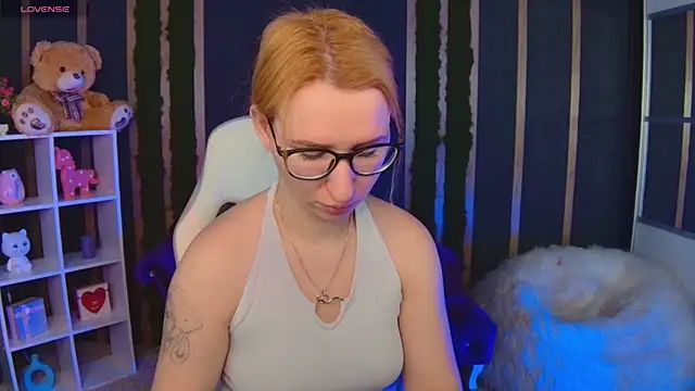 Snapshot of AliceBYKiss chatting on February 23, 2026, 6:11 am AliceBYKiss online show from February 23, 2026, 6:11 am