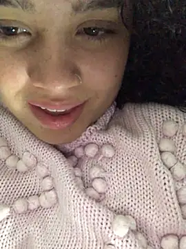 Snapshot of Julieta_333 chatting on March 18, 2025, 6:46 am Julieta 333 online show from March 18, 2025, 6:46 am