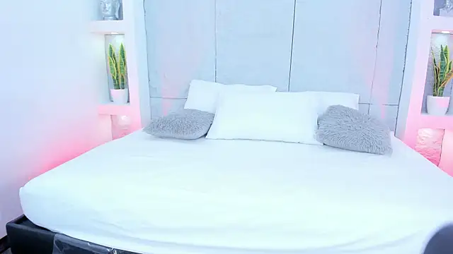 MelodyRey  online show from December 3, 2025, 10:41 pm