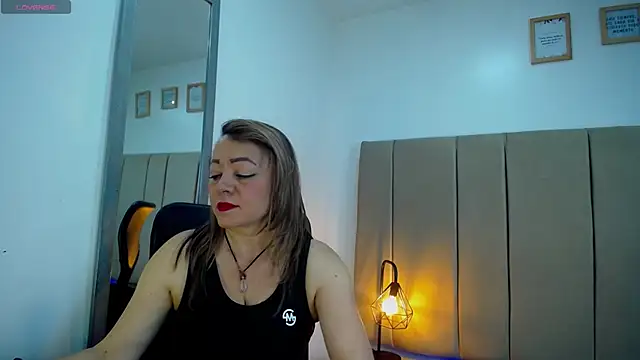 Lupiita223 online show from March 1, 2025, 1:07 pm