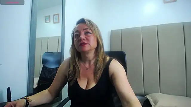 Lupiita223 online show from March 17, 2025, 12:57 pm