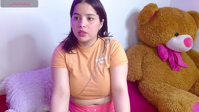 Snapshot of sophia_cute1_1 chatting on October 9, 2025, 12:25 pm sophia cute1 1 online show from October 9, 2025, 12:25 pm